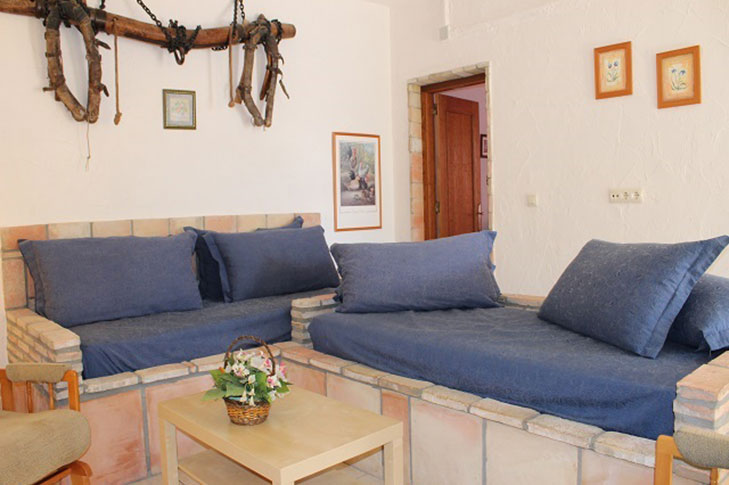 FINCA DOA SOFA MARA