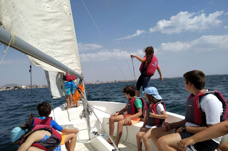 ESCUELA DE VELA CLUB NUTICO MAR MENOR