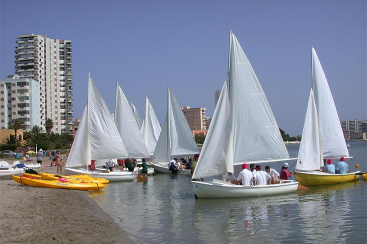 ESCUELA DE VELA MANGASURF