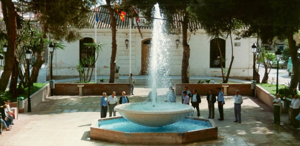 TOWN HALL SQUARE