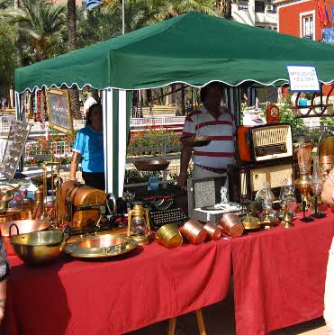 MERCADILLO ARTESANAL DE LOS MAYOS