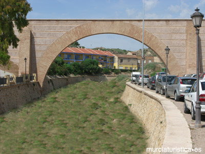 ARCO DE SAN PEDRO, DE LAS OLLERAS O DE LA RAMBLA (S. XVIII)