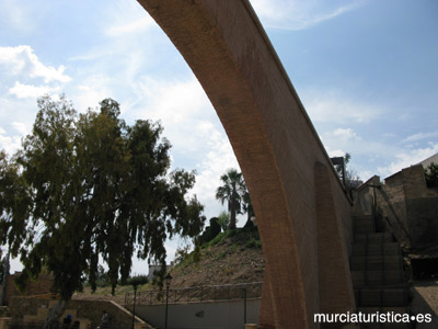 ARCO DE SAN PEDRO, DE LAS OLLERAS O DE LA RAMBLA (S. XVIII)