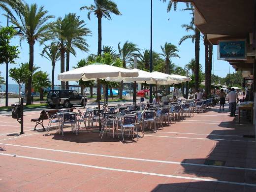 TERRAZA FRENTE AL MAR