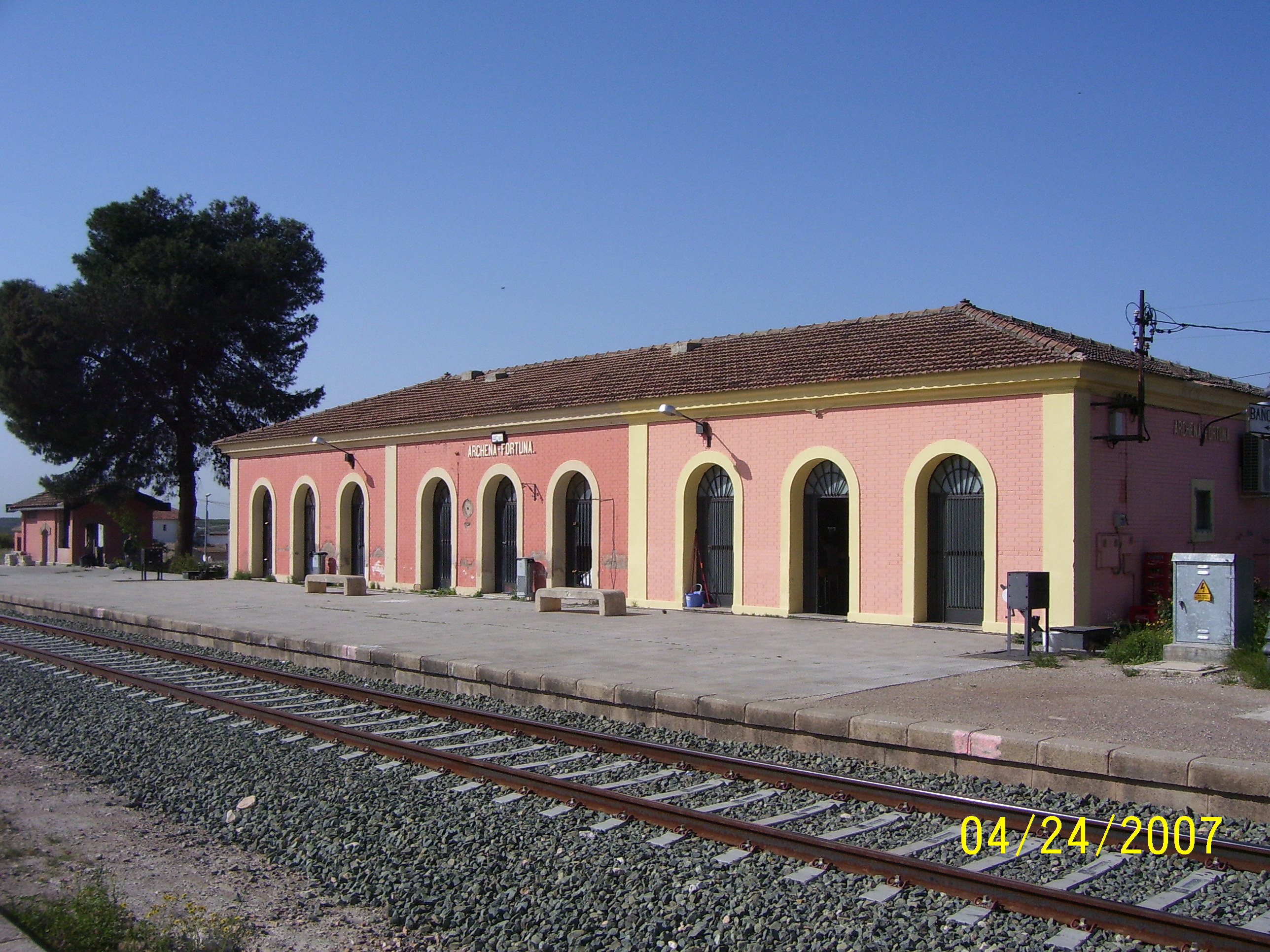 ESTACIN DE FERROCARRIL DE CAMPOTJAR