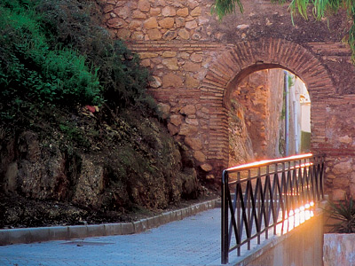 ARCO DE SAN PEDRO, DE LAS OLLERAS O DE LA RAMBLA (S. XVIII)