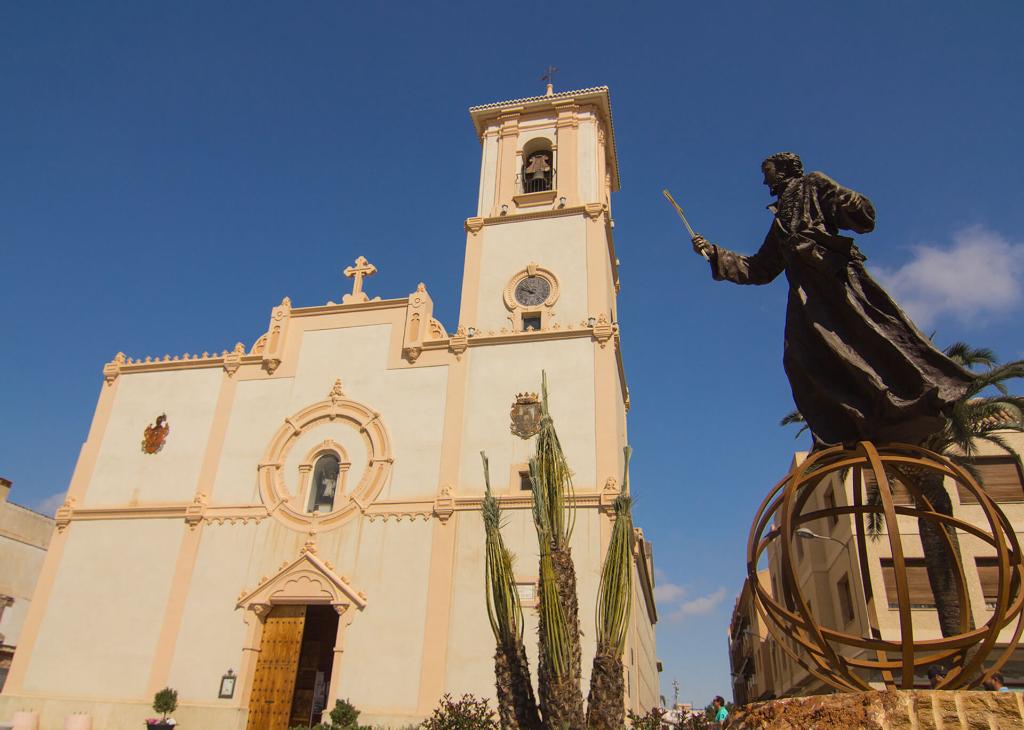 IGLESIA PARROQUIAL DE SAN FRANCISCO JAVIER Y PLAZA DE ESPAA