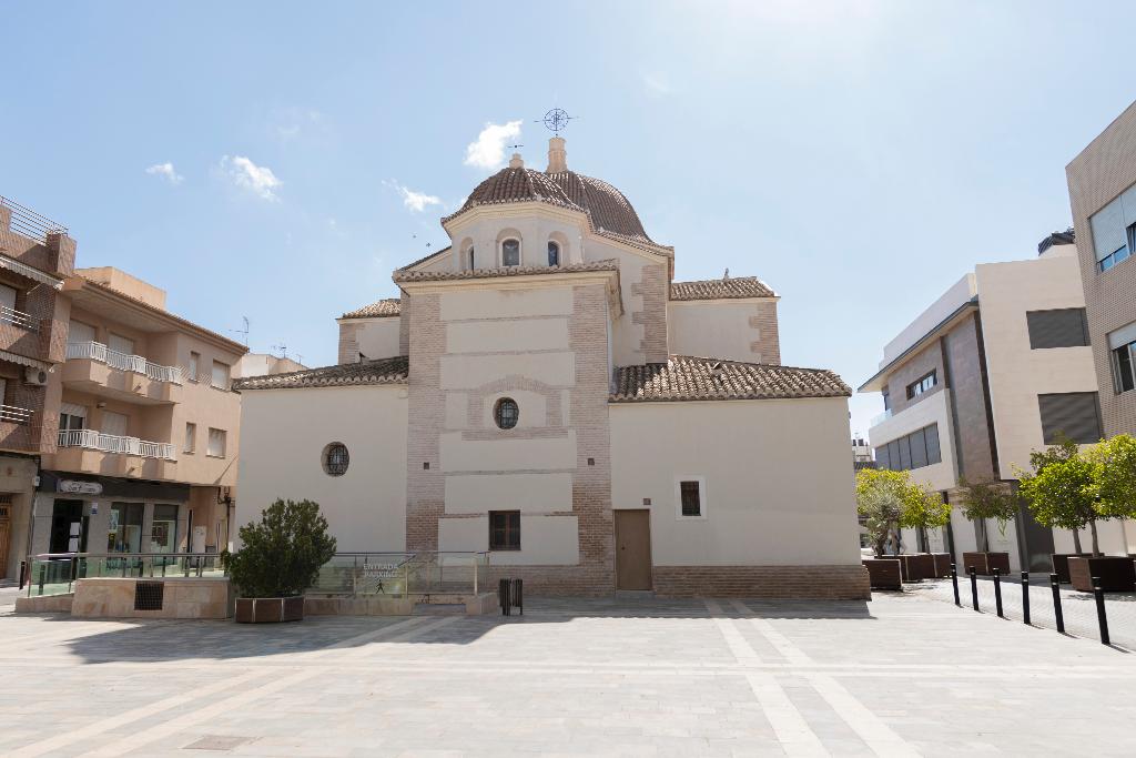 IGLESIA PARROQUIAL DE SAN FRANCISCO JAVIER Y PLAZA DE ESPAA