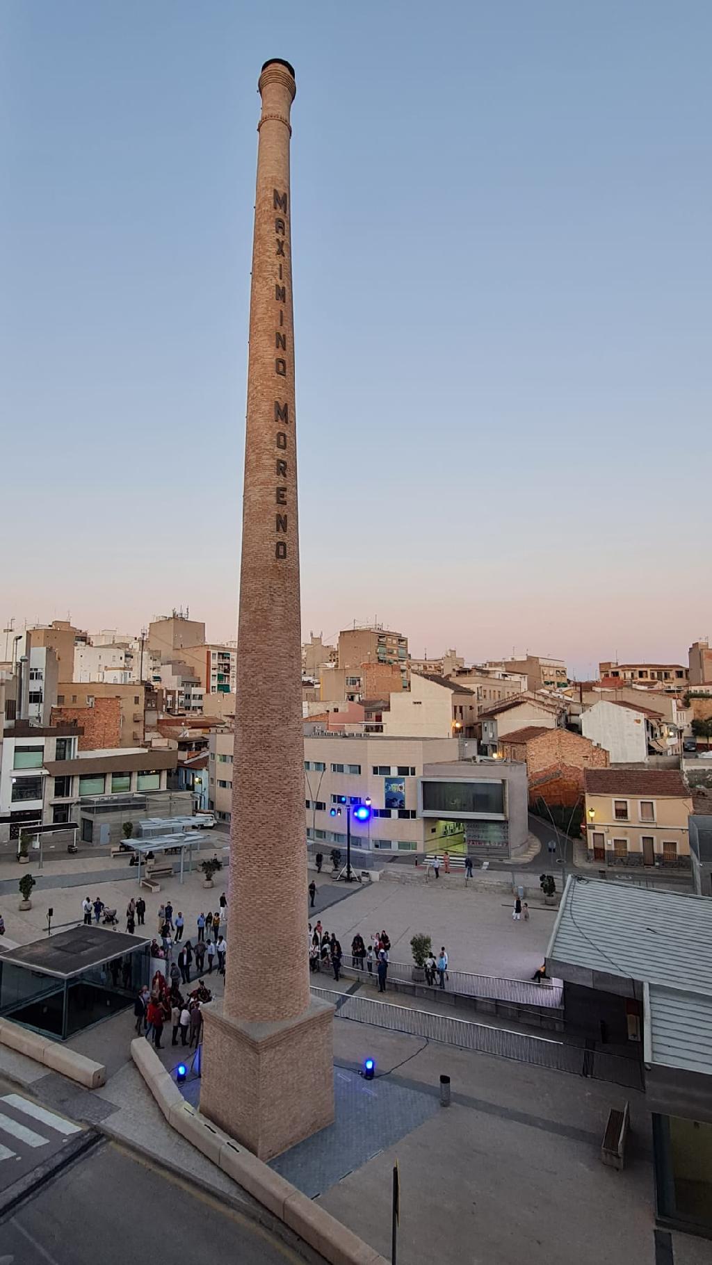 CHIMENEA DE MAXIMINO MORENO