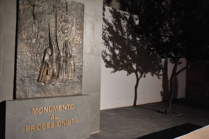 MONUMENTO AL PROCESIONISTA