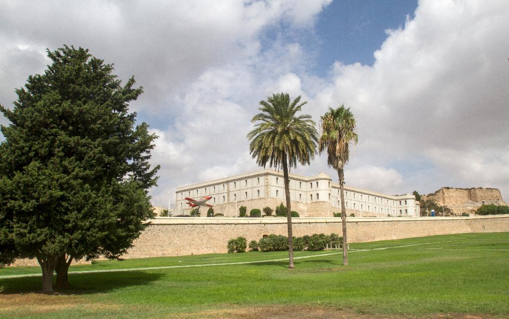 CAMPUS DE LA MURALLA DEL MAR