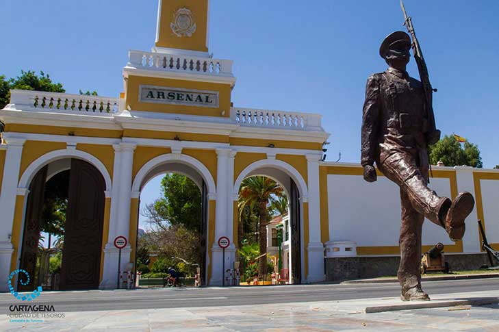 SKULPTUR DER MARINEINFANTERIST