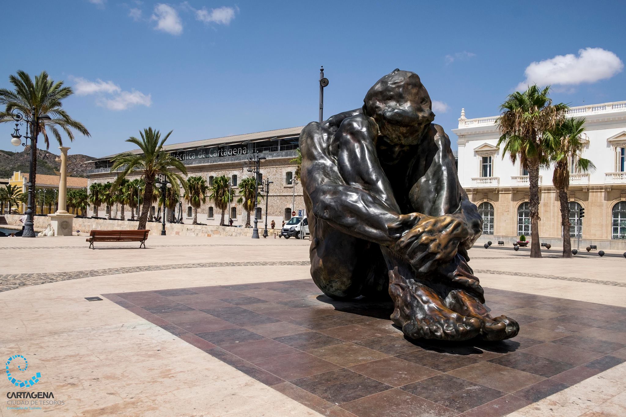 ESCULPTURE HOMMAGE AUX VICTIMES DU TERRORISMO - EL ZULO (LA CACHE)