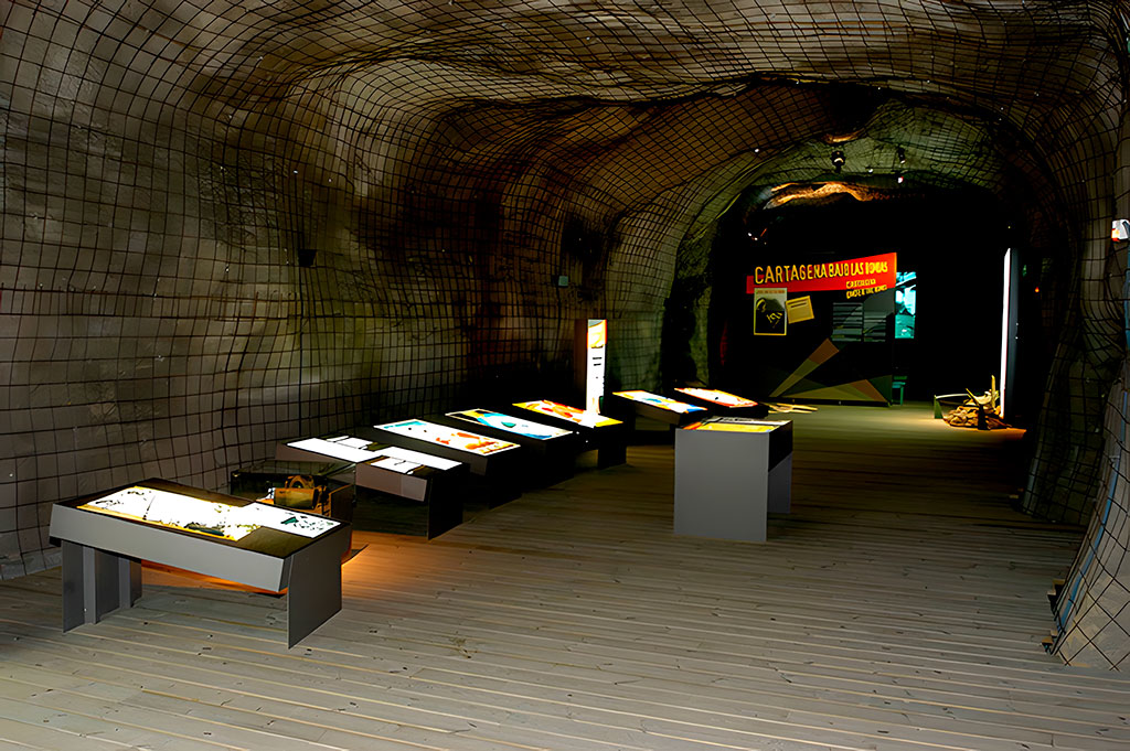 MUSEUM - ERINNERUNG AN DEN BRGERKRIEG - PANORAMAAUFZUG