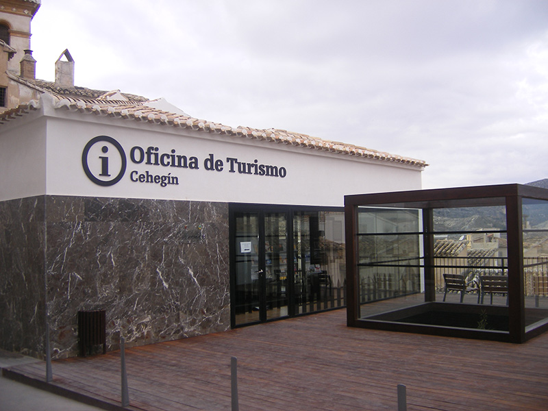 EXTERIOR DE LA OFICINA DE TURISMO DE CEHEGN