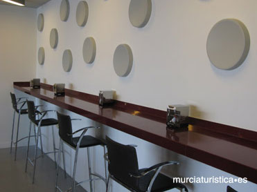 BUSSINES RESTAURANT & CO