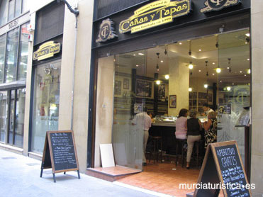 CAAS Y TAPAS