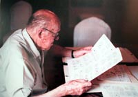 Emeterio Cuadrado trabajando en su casa de Madrid. 1992